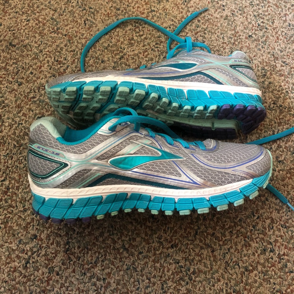 Brooks Adrenaline GTS 16 Women’s Running Shoe 8.5